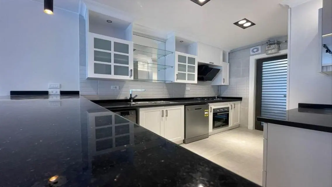 Fully furnished apartment for rent in Lake View