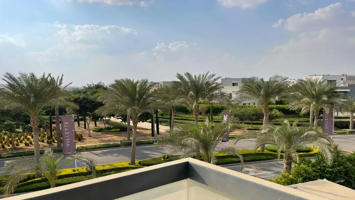 فيلا MV للبيع في فيليت بإطلالة علي مساحة واسعة