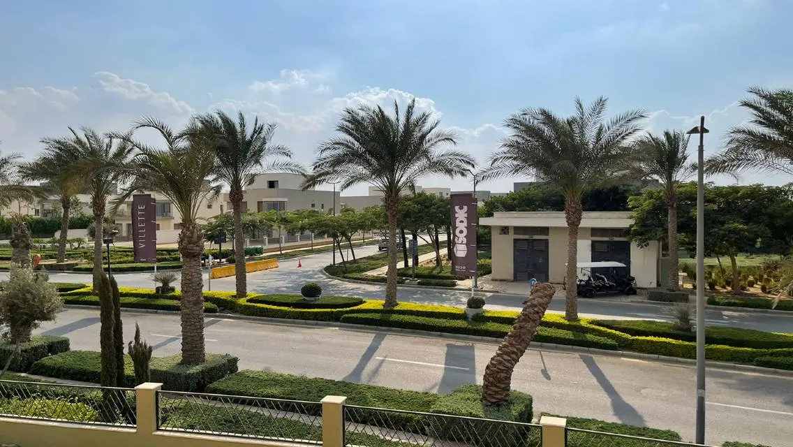 فيلا MV للبيع في فيليت بإطلالة علي مساحة واسعة