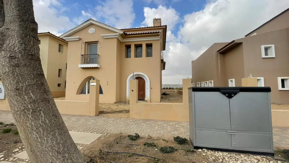 stand alone in Hyde Park - PRIME LOCATION