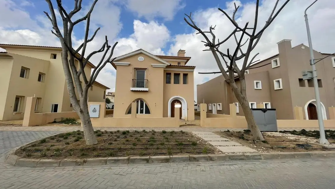 stand alone in Hyde Park - PRIME LOCATION