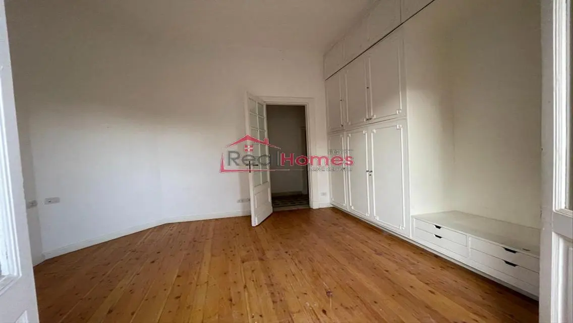 High ceiling apartment with terrace for rent