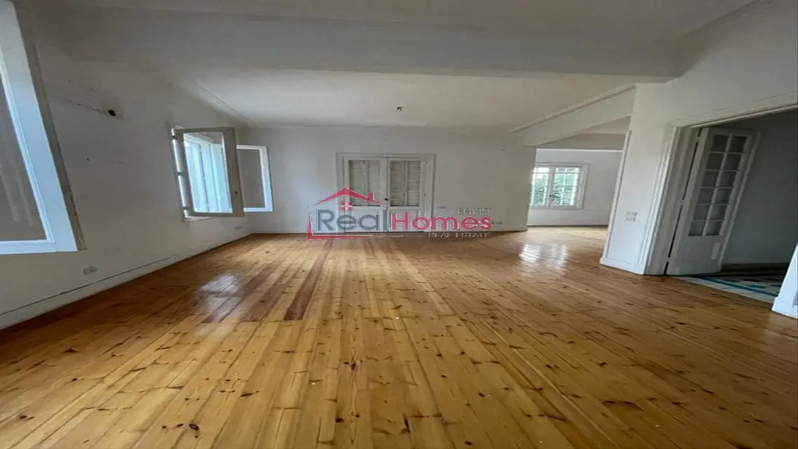 High ceiling apartment with terrace for rent