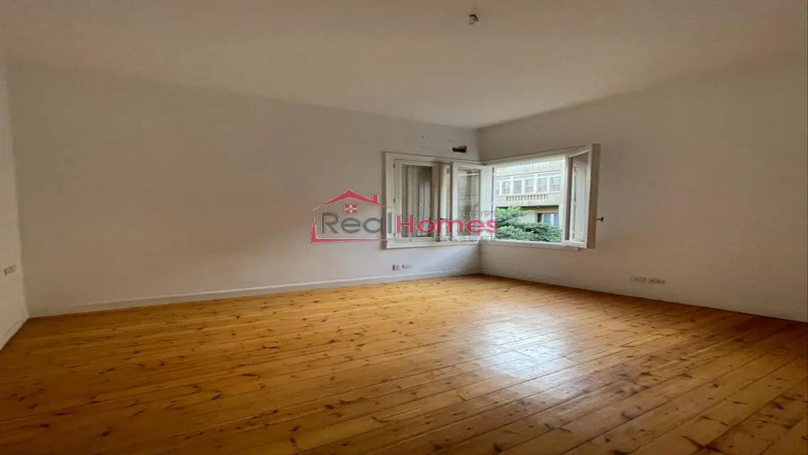 High ceiling apartment with terrace for rent