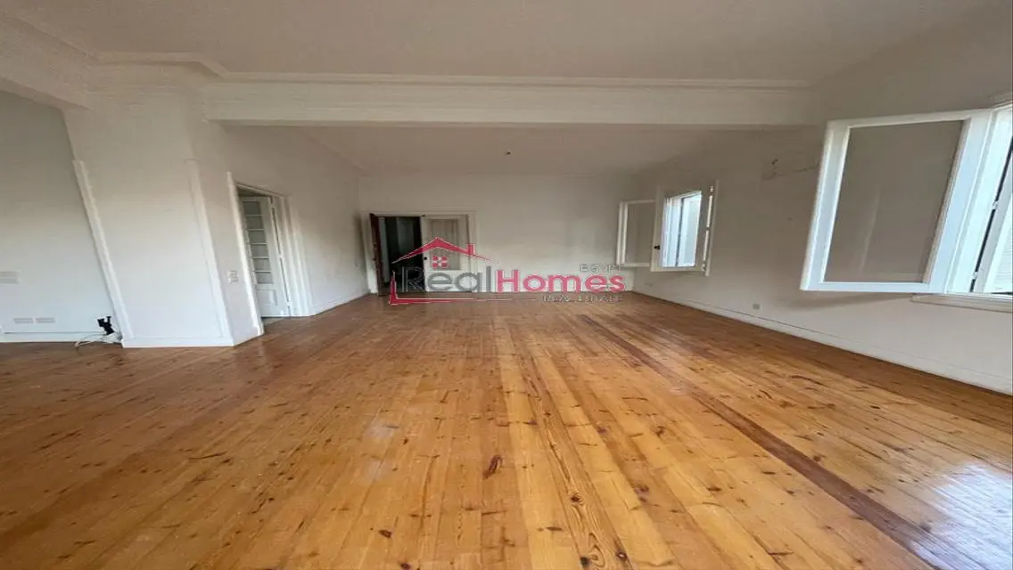 High ceiling apartment with terrace for rent
