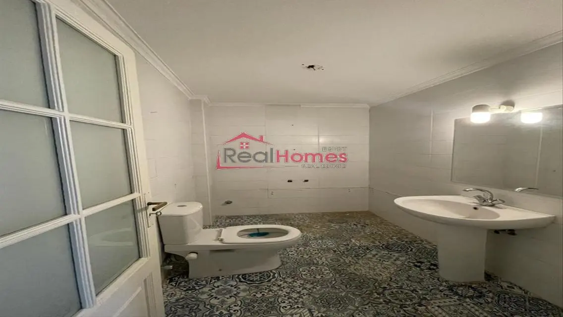 High ceiling apartment with terrace for rent