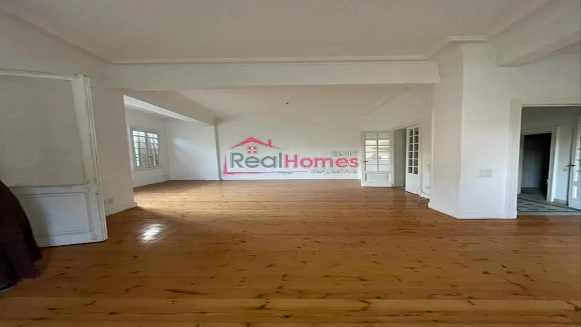 High ceiling apartment with terrace for rent