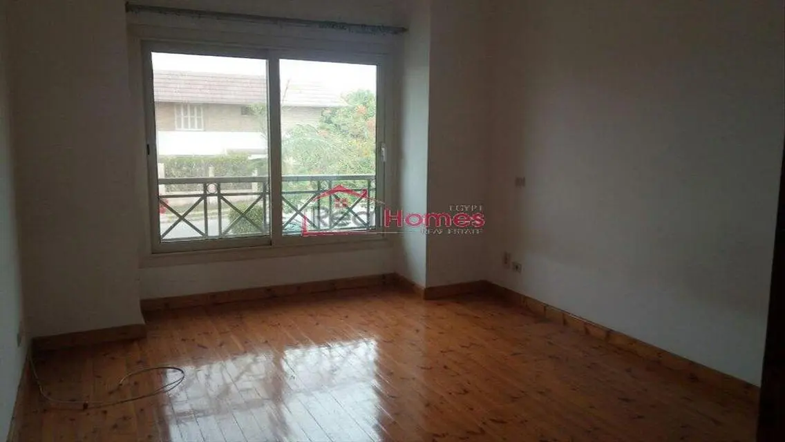 semi furnished villa for rent with golf view