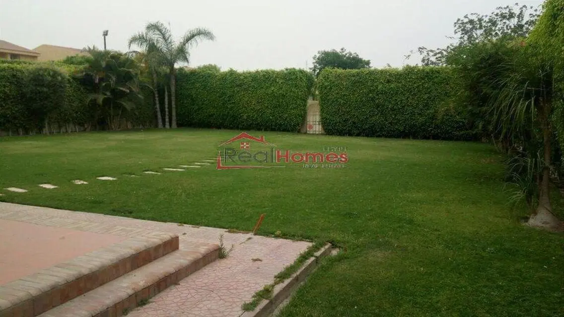 semi furnished villa for rent with golf view
