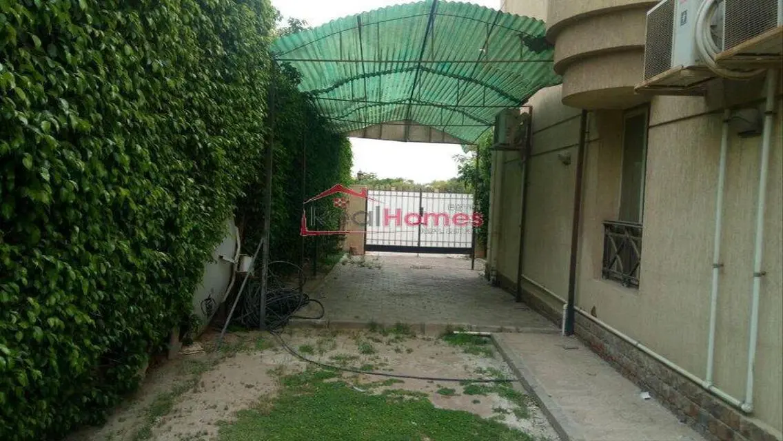 semi furnished villa for rent with golf view