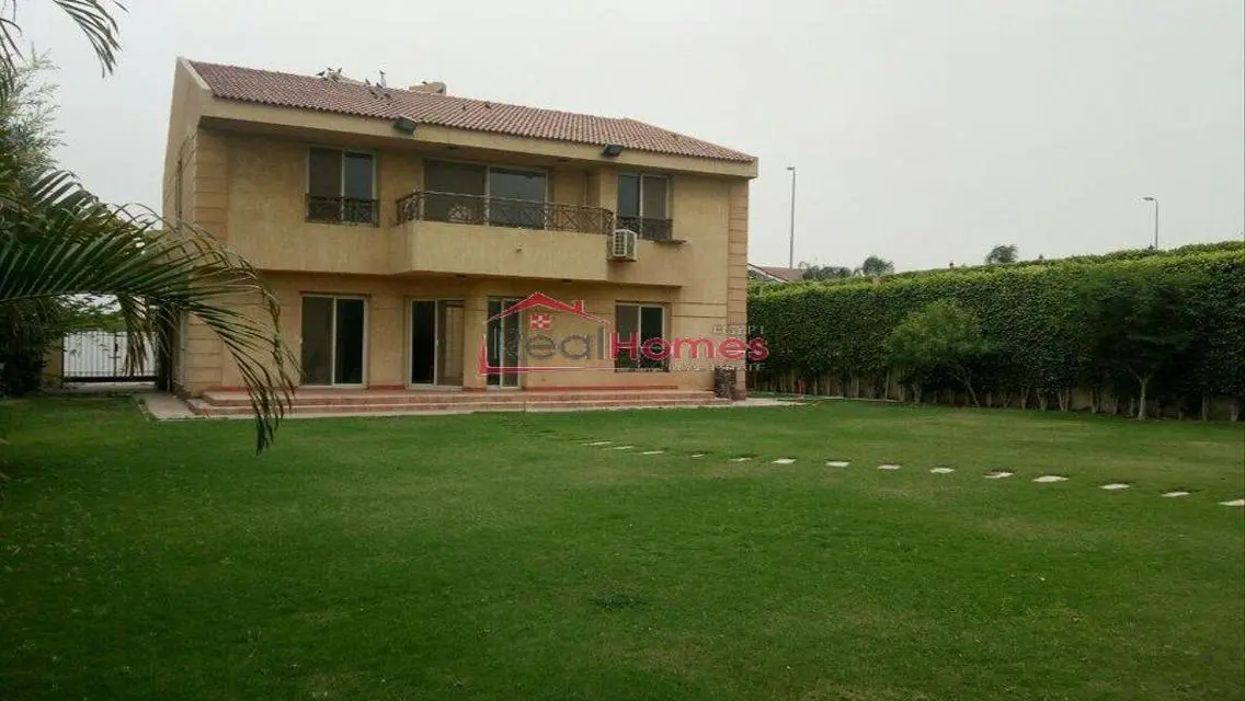semi furnished villa for rent with golf view