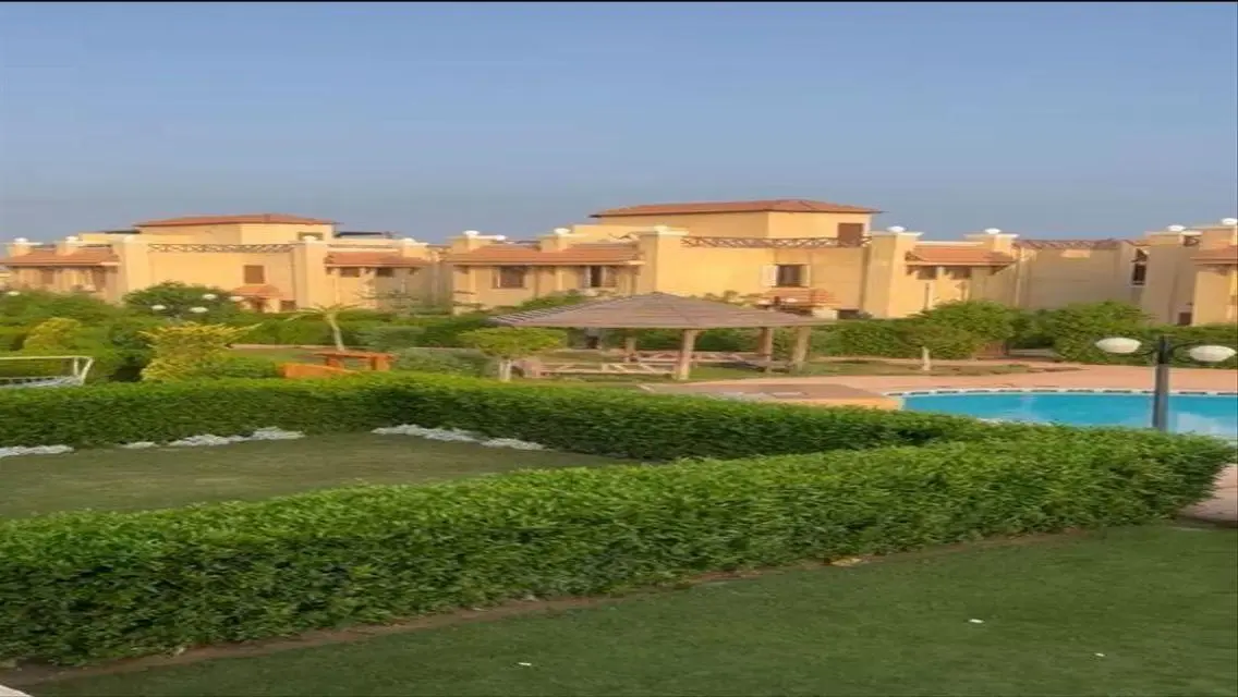 فيلا مميزه للبيع بمارسيليا بيتش 3 الساحل الشمالي .