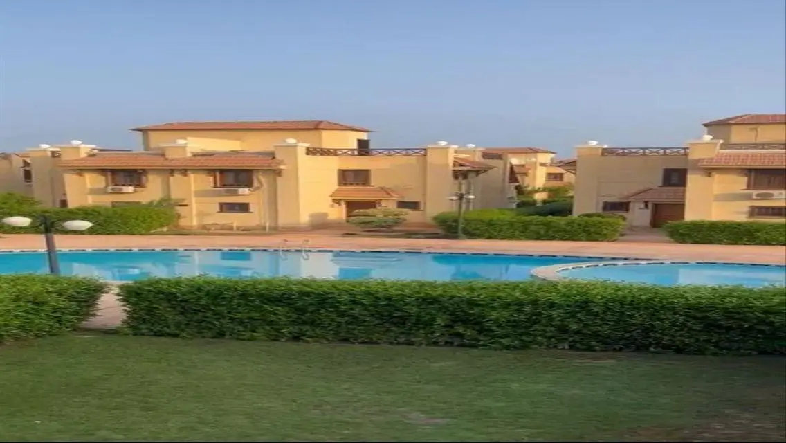 فيلا مميزه للبيع بمارسيليا بيتش 3 الساحل الشمالي .