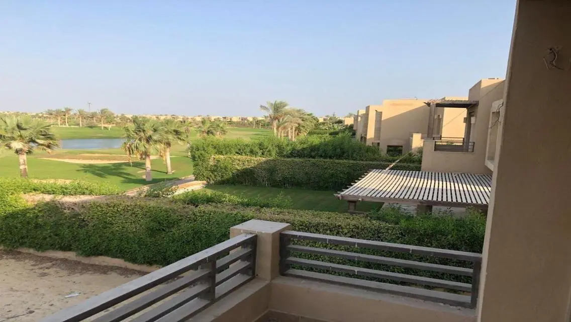 Villa for sale with golf and lake view in Jaz Litt