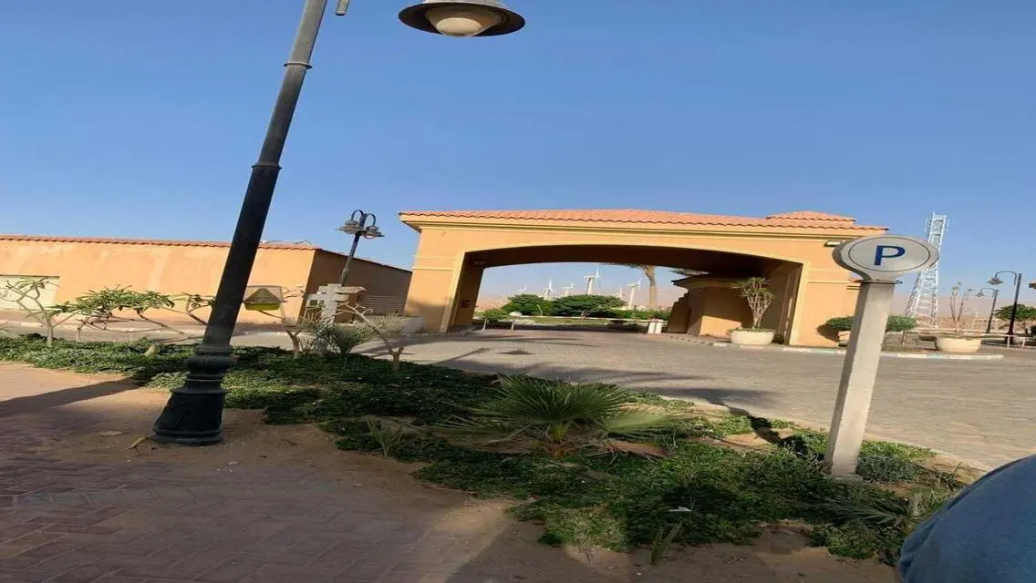 شاليه مميز للبيع في قرية بياسرا العين السخنه