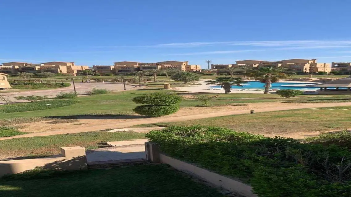 شاليه مميز للبيع في قرية بياسرا العين السخنه