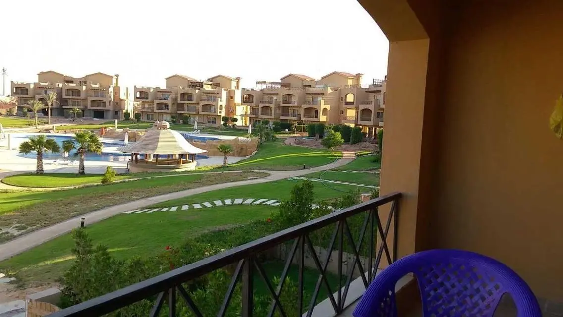 شاليه مميز للبيع في قرية بياسرا العين السخنه