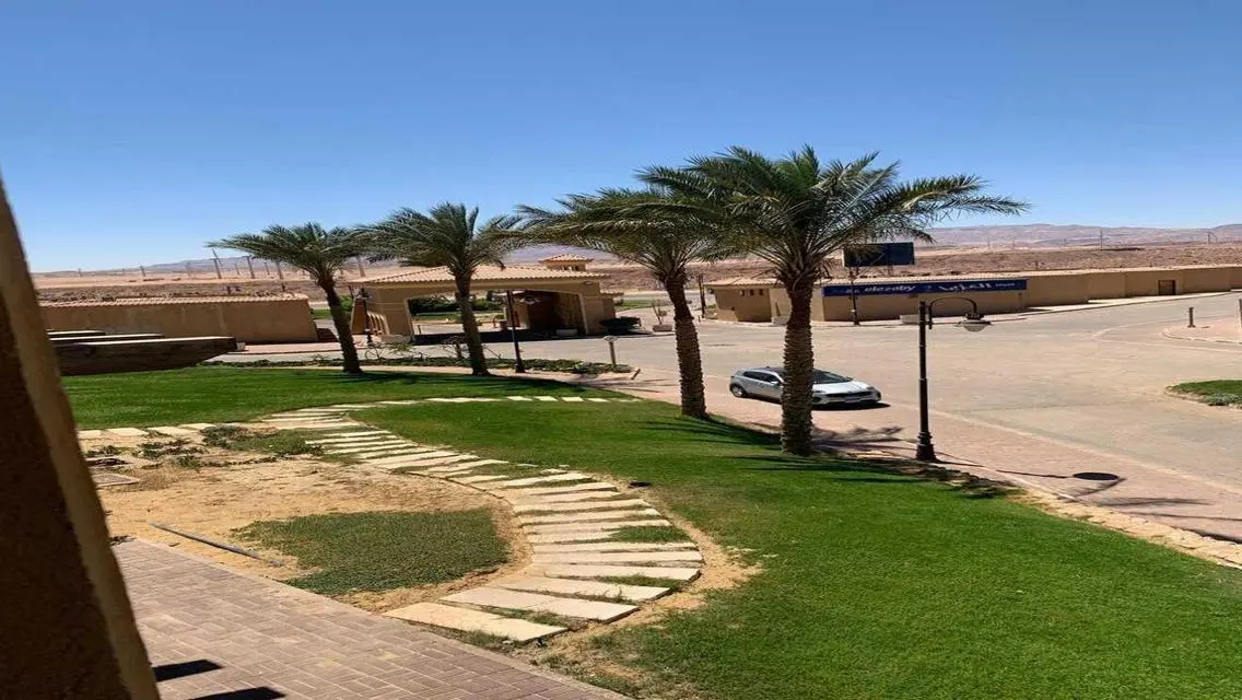 شاليه مميز للبيع في قرية بياسرا العين السخنه