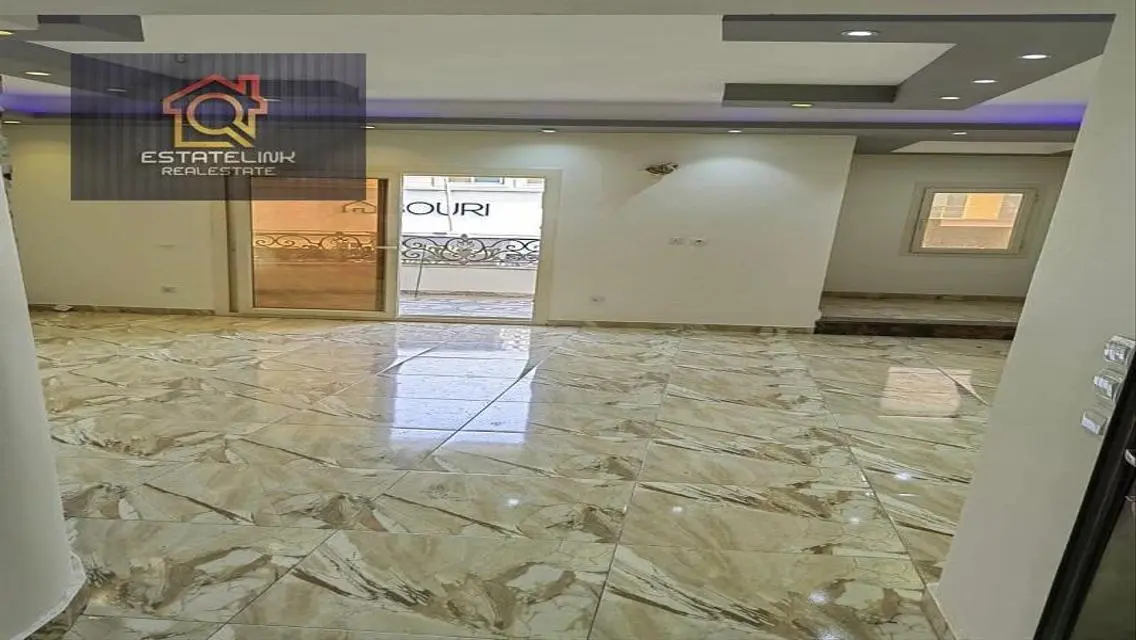 Distinctive finishes / air Ac / in front of servi