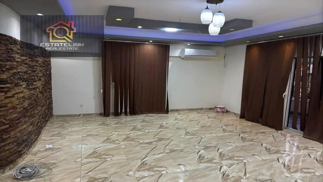 Distinctive finishes / air Ac / in front of servi