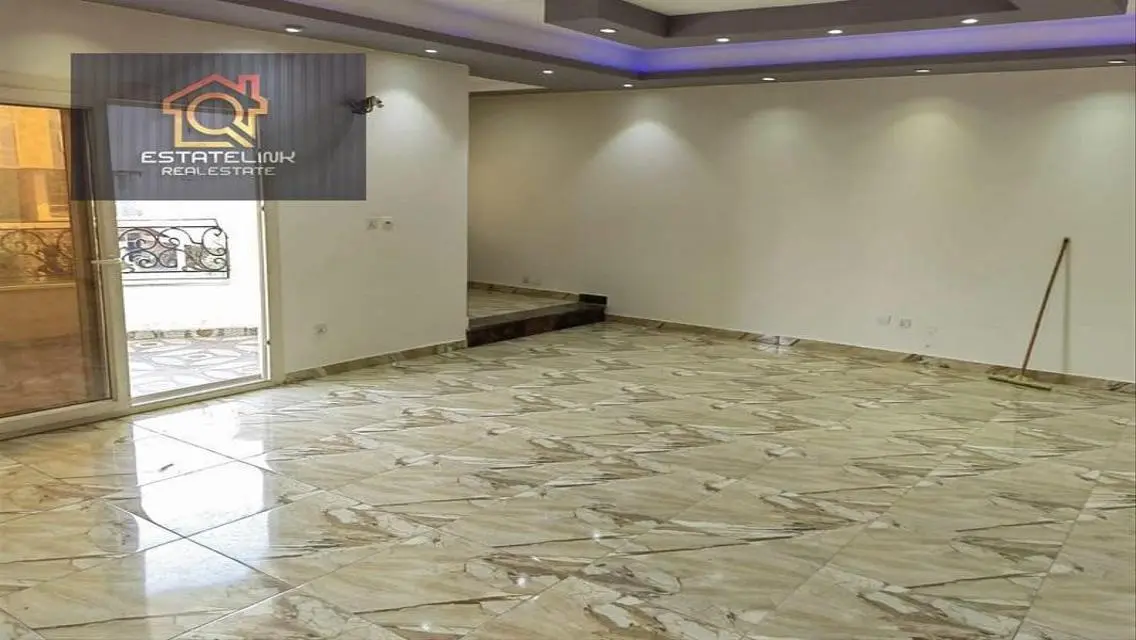 Distinctive finishes / air Ac / in front of servi