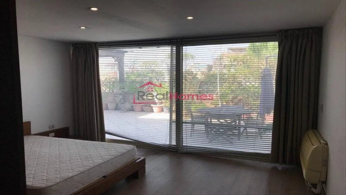 Special rooftop with terrace for rent shared pool