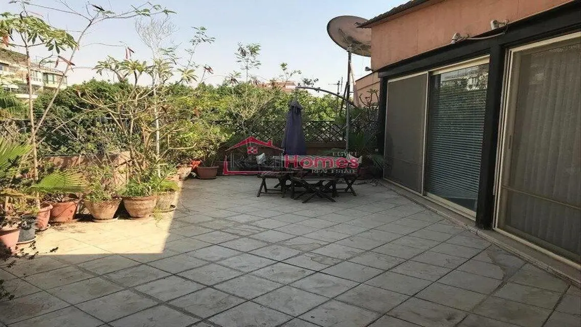Special rooftop with terrace for rent shared pool