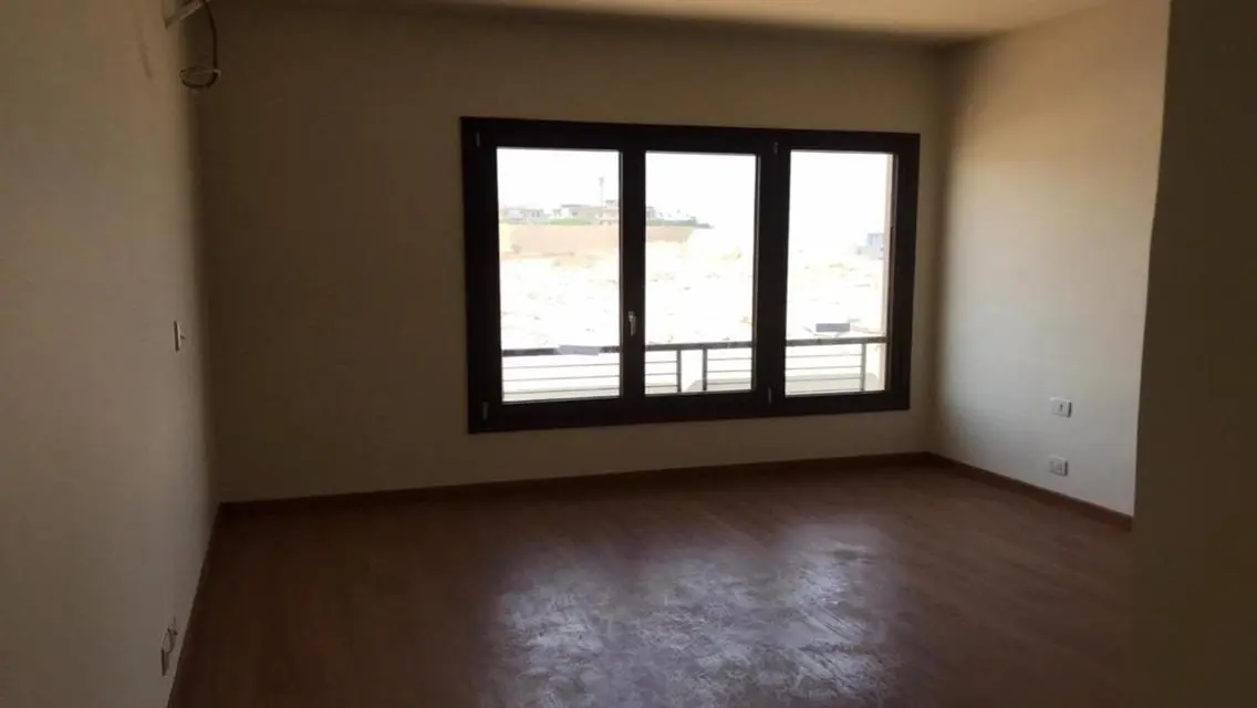 دوبلكس ٢٨٠م ، وحدة زاوية مميزة الموقع