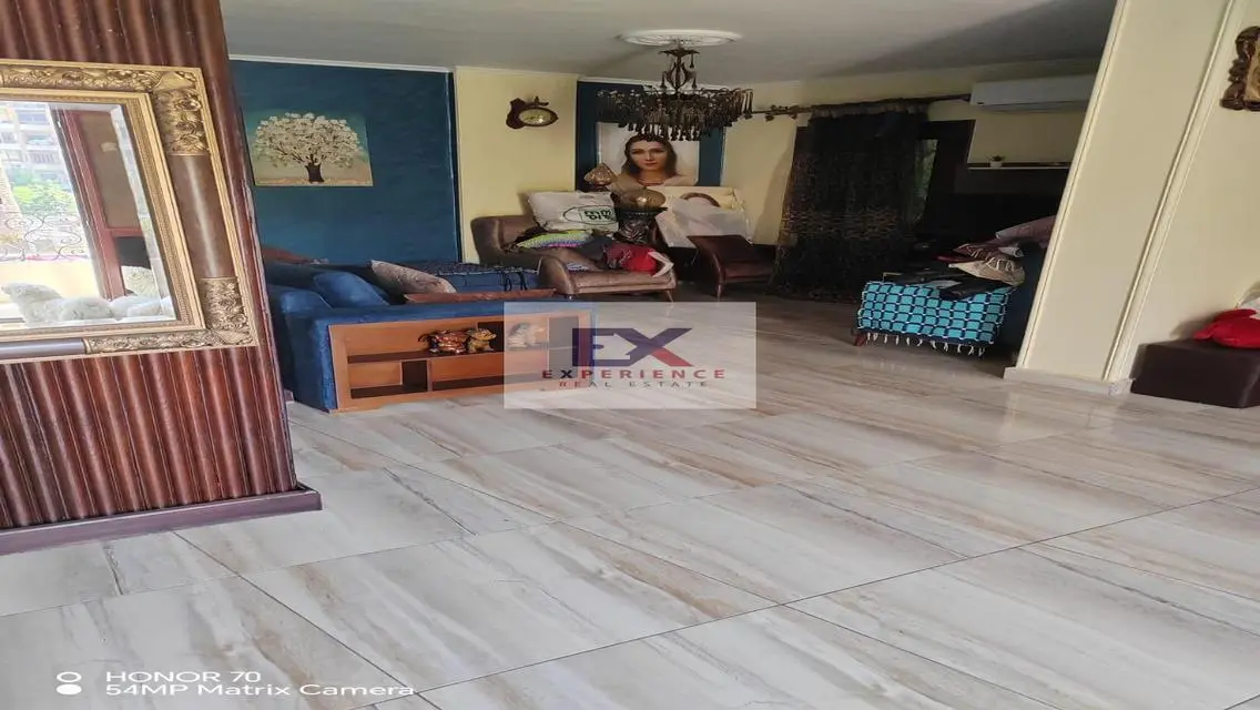 دوبلكس للبيع 240م في شيراتون على شارع رئيسي مميز