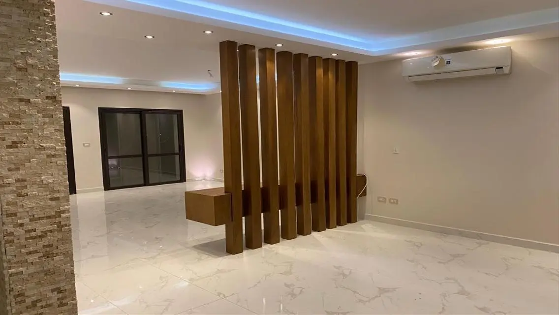 شقة للايجار متشطبة بالكامل بالتكيفات ايستاون