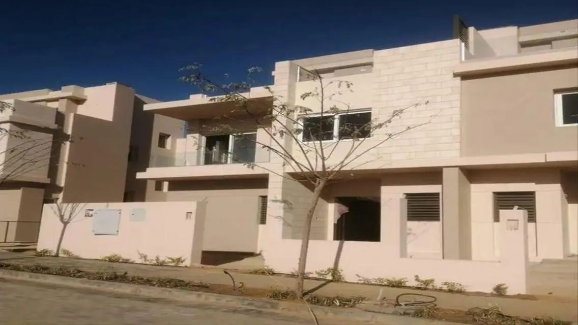 Ready to Move Townhouse in Tawny Next Palm Hills
