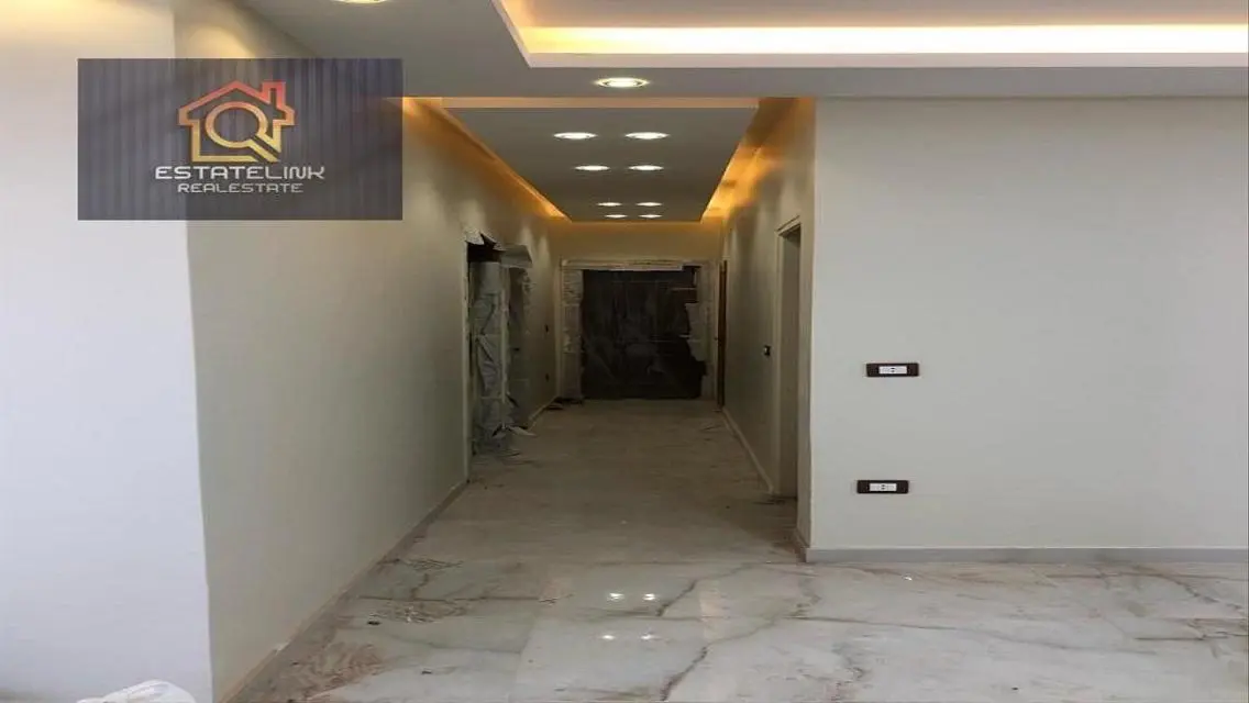 اول استخدام / تشطيبات حديثه / موقع متميز