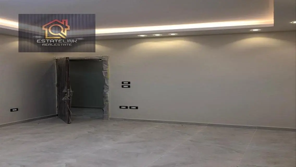 اول استخدام / تشطيبات حديثه / موقع متميز