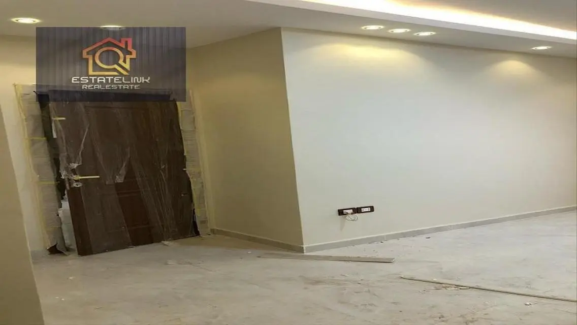 اول استخدام / تشطيبات حديثه / موقع متميز