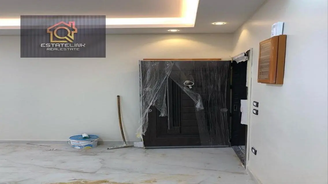 اول استخدام / تشطيبات حديثه / موقع متميز