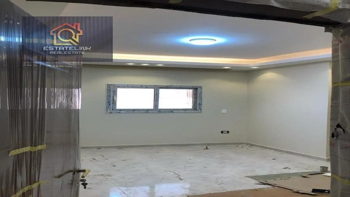 اول استخدام / تشطيبات حديثه / موقع متميز