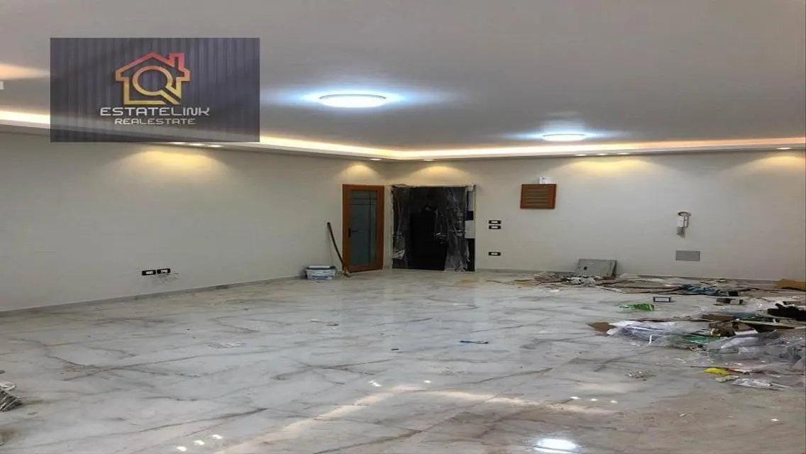 اول استخدام / تشطيبات حديثه / موقع متميز