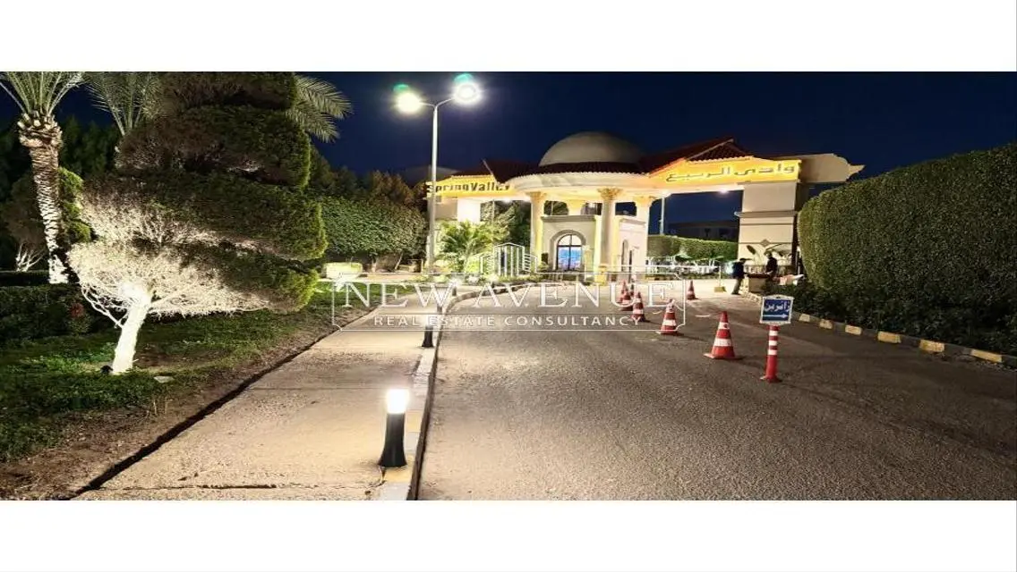 الشقة للبيع موقع متميز بالتكييفات  سبرنج فالي شروق