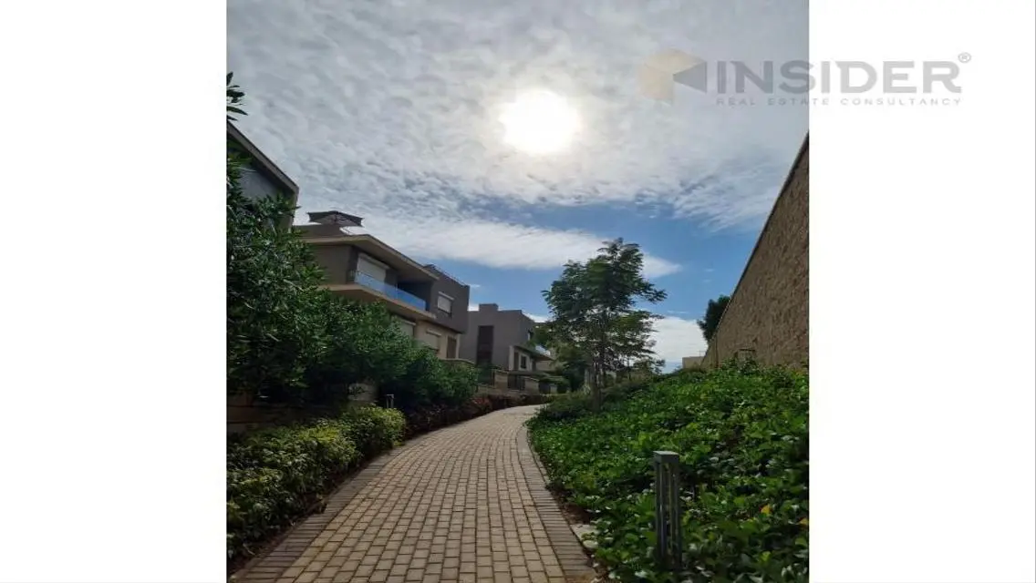 Luxury Villa for Sale with Spacious Area and Stunning View