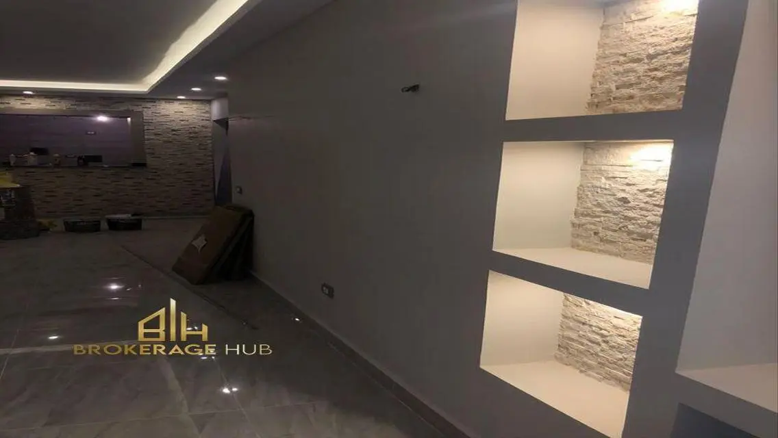 شقة للأيجار لوكيشن مميز جالريا مون فالى,