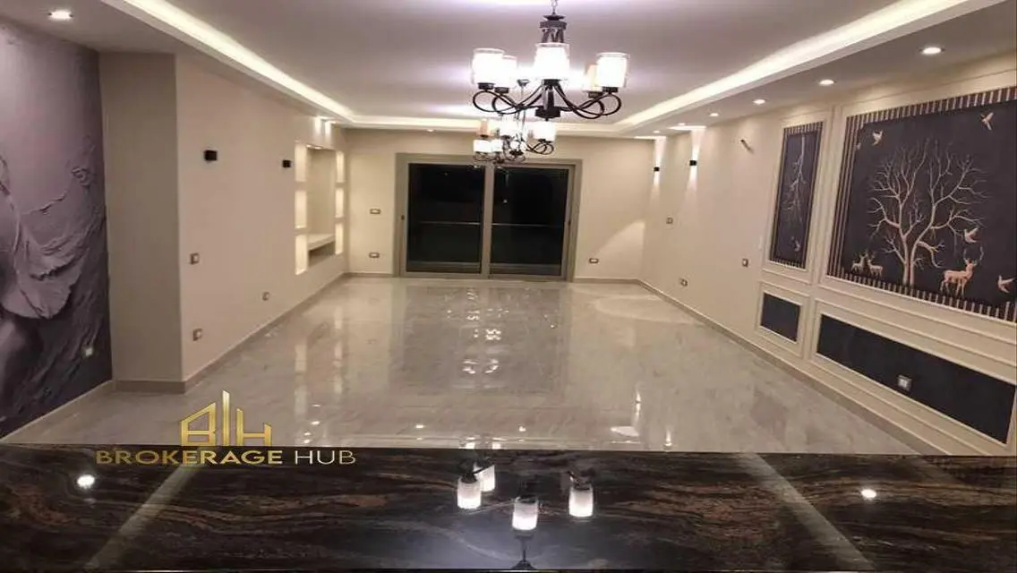 شقة للأيجار لوكيشن مميز جالريا مون فالى,