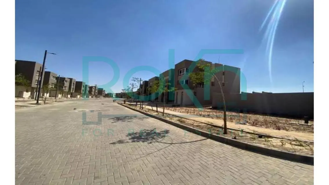 فيلا للبيع تشطيب الترا مودرن في جولدن سكوير زايد