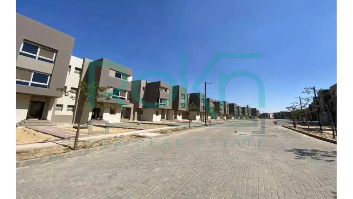 فيلا للبيع تشطيب الترا مودرن في جولدن سكوير زايد