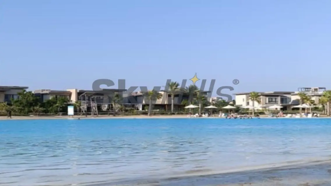 توين هاوس علي اللاجون الرئيسى مباشرة سوان ليك 
