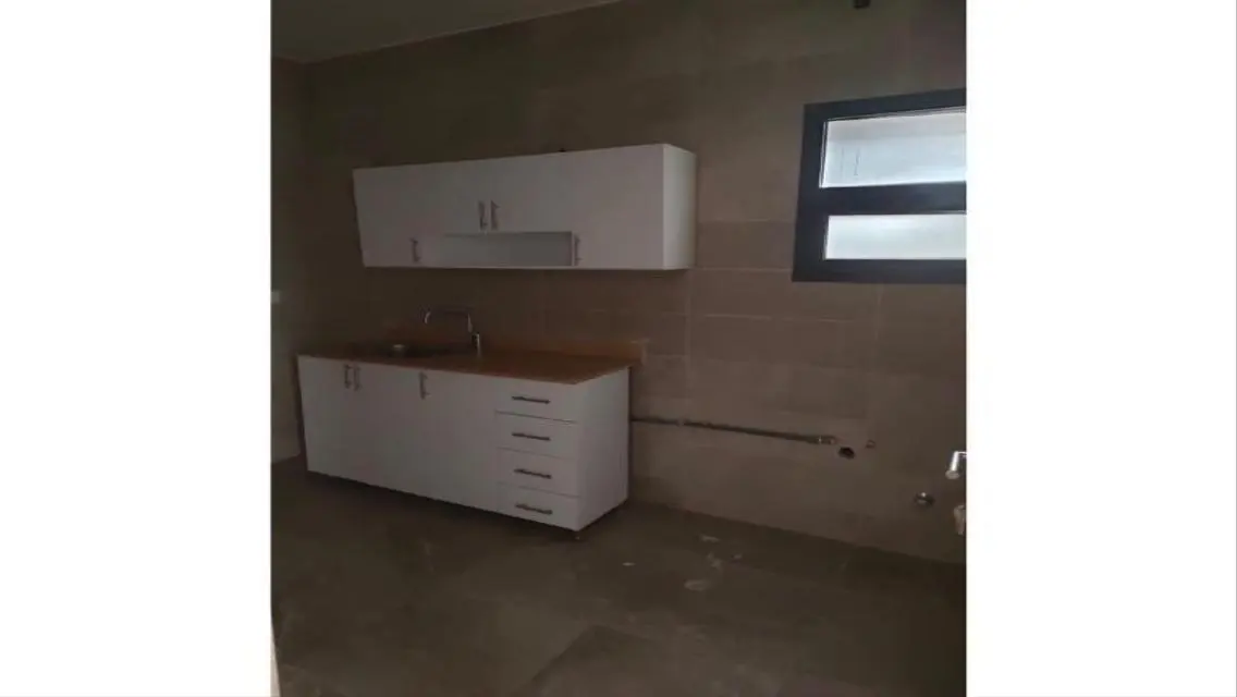 شقة للايجار 3نوم مطبخ وتكييفات فيفث سكوير المراسم