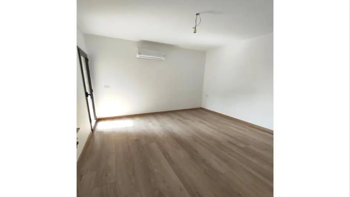 شقة للايجار 3نوم مطبخ وتكييفات فيفث سكوير المراسم