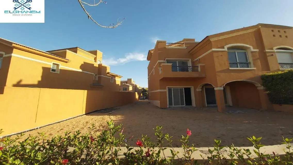 Townhouse Corner in the heart of the compound