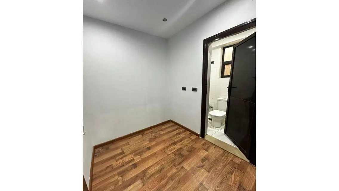 Duplex with private garden and prime location
