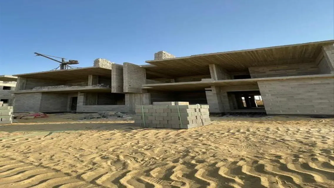 فيلا فاخرة للبيع بموقع متميز
