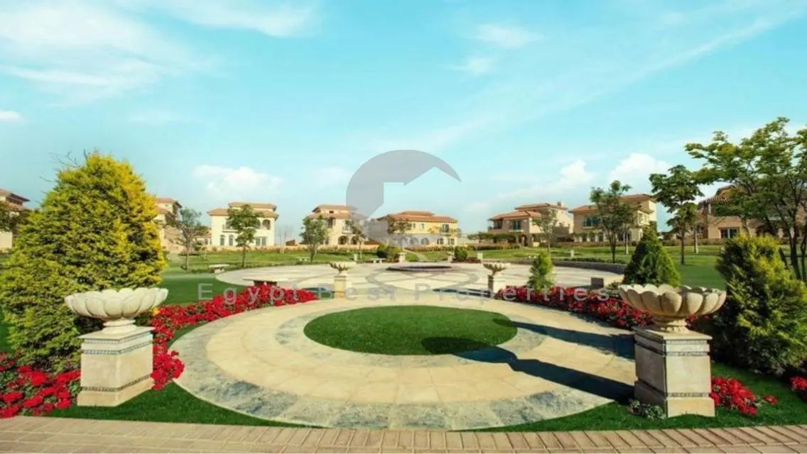 Villa for sale in Hyde Park New Cairo12 year insta